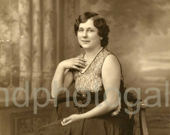 Elegantly Dressed Woman, Black & White Photo, Found Photo, Old Photo, Classic Photo, Vernacular Photo√