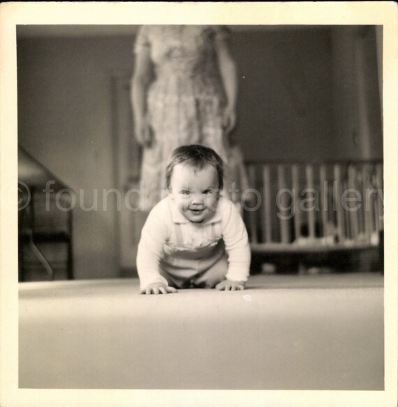 Digital Download Baby Crawling Vintage Photo Black & White | Etsy