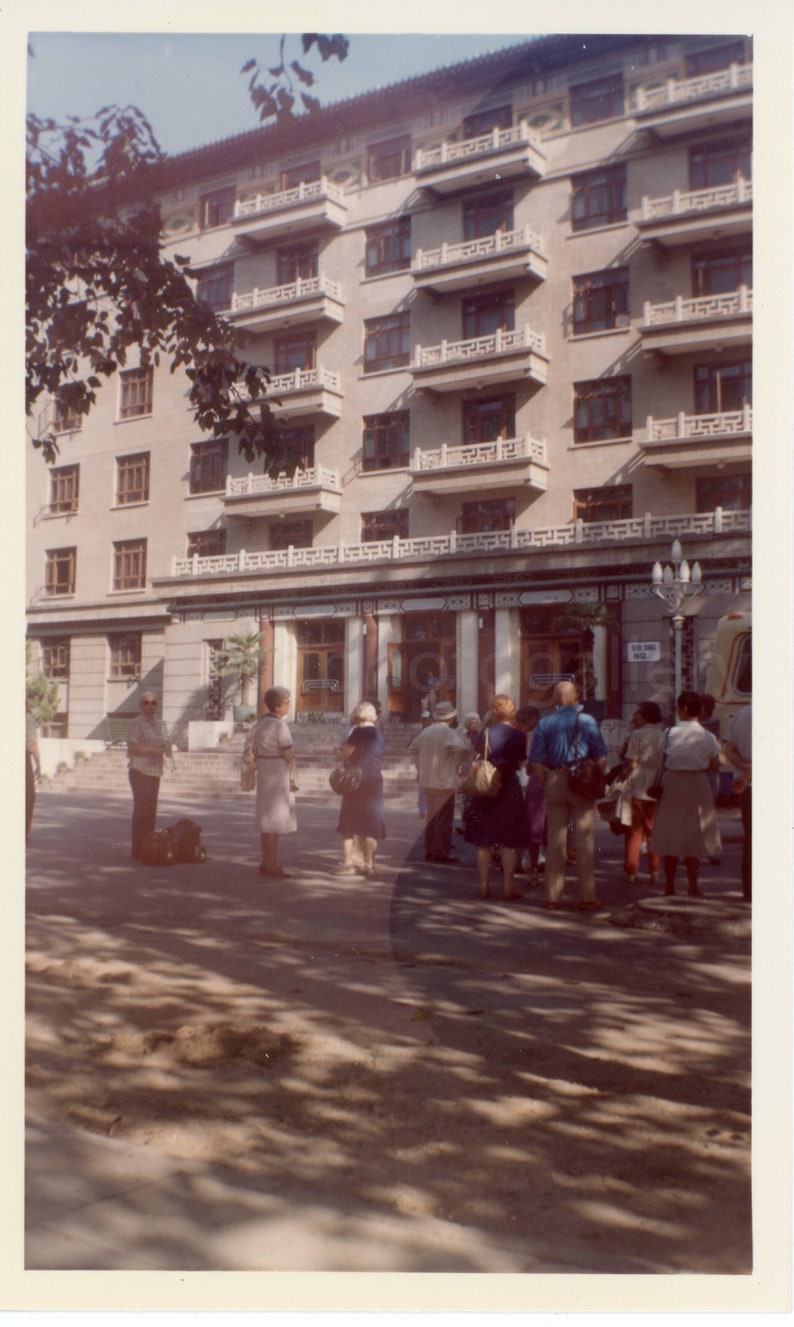 People Online In Front Of The Friendship Hotel Peking China Snapshot Color Photo Travel Photo Landscape - 
