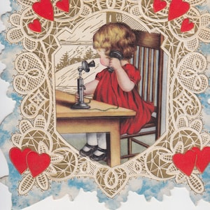 Digitale download, Vintage Valentijn, Direct downloaden, Afdrukbaar, Rode harten, Telefoon, Jong meisje, Kant gestanst reliëf, Valentijnskaart√