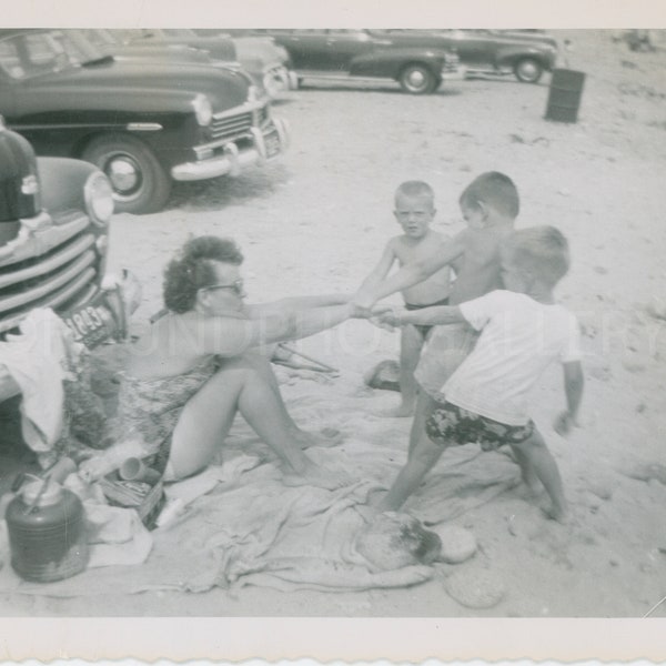 Three Boys Struggle To Pull Up Mom From Beach, Vintage Photo, Black & White Photo, Old Photo, Vernacular Photo, Found Photo √