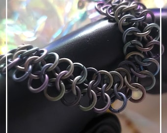 Pulsera de malla metálica de titanio anodizado mate