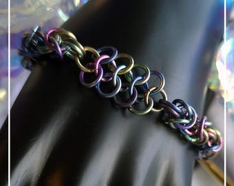 Pulsera de malla metálica de titanio anodizado con tejido mixto