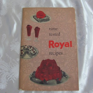 Royal Cook Book Recipe Booklet Circa 1940s // Instructions How To Bake Cakes Desserts Muffins Biscuits Baking Powder Jello