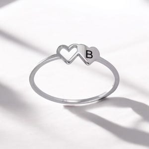 Anillo con inicial para mujer: acero inoxidable, letra A-Z, doble corazón, joyería personalizada, regalo de amor, anillo de pareja o de boda.