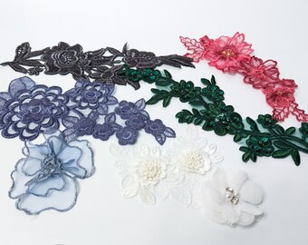 Diverse kanten applicaties, 8 in totaal, veelkleurige, met de hand geverfde appliques met kralen
