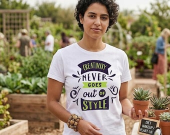 創造性は決して時代遅れにならないTシャツ | インスピレーションあふれる名言グラフィックTシャツ