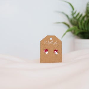 Kleine paddenstoelen: lichtgewicht, handgemaakte polymeerklei, boho-stekers