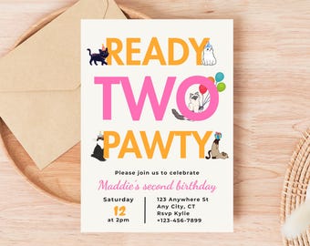 Op de afbeelding: Een verjaardagsuitnodiging met de woorden "READY TWO PAWTY" in oranje en roze. De uitnodiging bevat illustraties van katten met feesthoeden en ballonnen. De uitnodiging bevat de feestdetails.