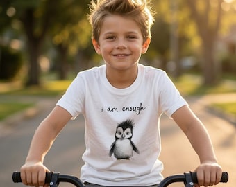 Camiseta infantil de algodón orgánico / Camiseta con el mensaje de afirmación "Soy suficiente" de Freddy Penguin