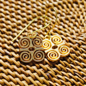 Pendientes Dwennimmen // Fuerza y humildad, símbolos adinkra, latón, akan, Ghana, africano, empoderamiento, amor propio, joyería cultural