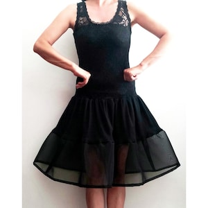 Abito, sartoriale, in pizzo nero e tulle rigido