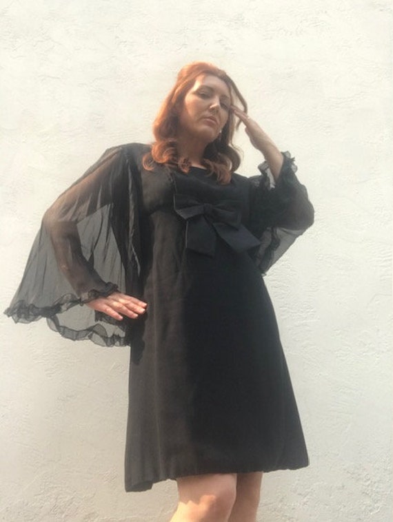 Vintage 1960s Volup MOD Cocktail Dress, Little Bla