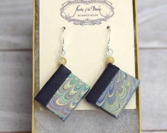 Boucles d’oreilles Dark Blue Miniature Book // Mini Book Jewelry // Cadeau pour lecteur