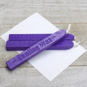 Lila Siegellackstift mit Docht