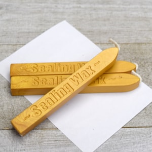 Metallic gouden zegellakstick met lont