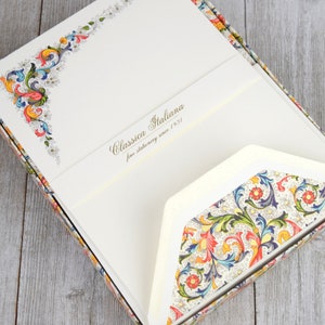 Juego de papelería medieval con sobres Diseño Acanthus Rossi Sheets
