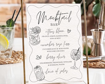 Puede incluir: Un letrero con marco dorado con la frase "Mocktail Bar". El menú presenta ilustraciones de bebidas como "Citrus Bloom" y "Berry Elixir", con los ingredientes enumerados debajo.