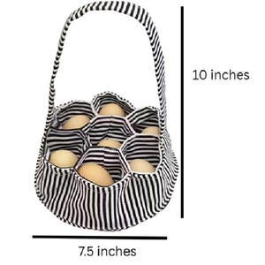 Könnte beinhalten: Ein schwarz-weiß gestreifter Eierkorb mit Henkel, der mehrere Eier enthält. Der Korb ist etwa 25 cm hoch und 19 cm breit und wurde entworfen, um Eier sicher und stilvoll zu transportieren.