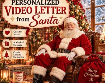 Peut inclure: Une lettre vidéo personnalisée du Père Noël avec un panneau rouge et blanc portant du texte, le Père Noël en costume de velours rouge assis dans un fauteuil en cuir, un sac cadeau rouge avec Merry Christmas et un mug blanc Believe in Magic.