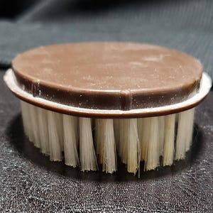 VINTAGE CLOTHES BRUSH