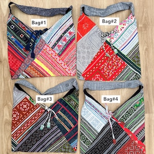 Puede incluir: Cuatro bolsos de hombro patchwork coloridos con tela estampada en rojo, azul, verde y negro. Cada bolso tiene una correa ancha y un cierre de cord&oacute;n. Las bolsas est&aacute;n etiquetadas como Bag#1, Bag#2, Bag#3 y Bag#4.