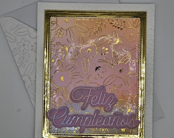 Feliz Cumpleaños. Tarjeta hecha a mano usando troqueles, carpeta de alto relieve, estampado caliente y plantillas.  *Envio gratis*