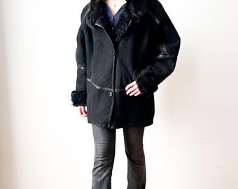 Abrigo vintage de piel de cordero de ante negro extragrande de los años 80