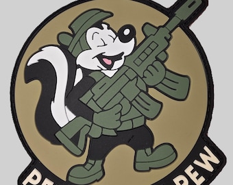 PEPE le Pew-Pew-märke – Rolig taktisk kardborremärke | Militär moralmärke | Svart, vit och armégrön PVC-märke för hattar och utrustning