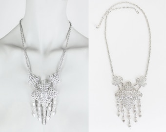 Vintage 60s Necklace / 1960s Silver Tone Bohemian Dangle Pendant Necklace