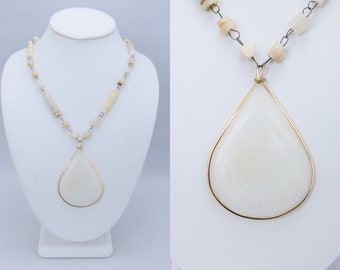 Vintage 70s Necklace / 1970s Mexican Agate Carved Pendant Necklace / Stone Jewelry