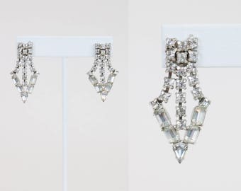 Vintage 50s Earrings / 1950s Rhinestone Silver Tone Pointed Drop Screw Back Earrings