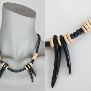 Vintage 80s Necklace / 1980s Wood Bead Black and Beige Spike Necklace