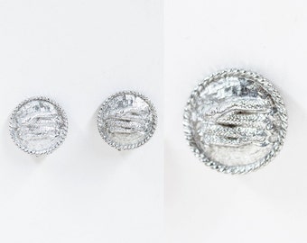 Vintage 80s Earrings / 1980s Snake Relief Silver Tone Circle Clip Ons