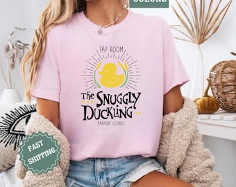 Camiseta Comfort Colors Snuggly Duckling, inspirada no filme Enrolados.
