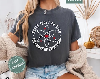 T-shirt drôle de science d'atome : T-shirt de couleurs de confort de physique de ringard