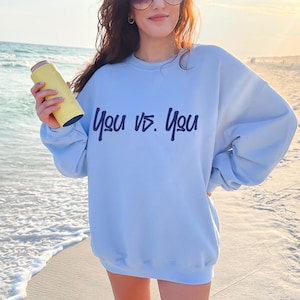 Comfort Colors® You vs. You Sweatshirt - motivierendes Zitat Shirt für Fitness-Liebhaber, Mindset Grind Pullover, Geschenk für mentale Stärke