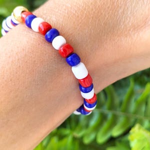 Bunte Perlen Armbänder, personalisierte Buchstaben Perlen Armband, personalisierte Freundschaftsarmbänder, handgemachter Schmuck für Kinder & Frauen irgendwie