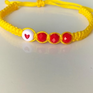 Geelrode handgemaakte geweven en gevlochten armbanden | Verstelbare boho-vriendschapsarmbanden | Kleurrijke katoenen armbanden met kralen voor gepersonaliseerde cadeaus