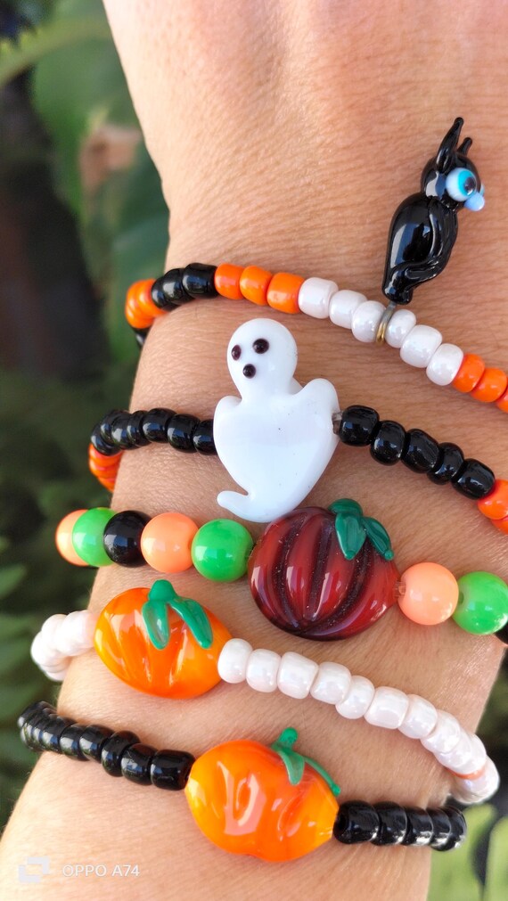 Halloween Beaded Charm Bracelet: Spooky Ghost, Pumpkin, Bat