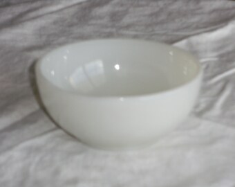 Vintage Ivory Fireking Chili Bowl