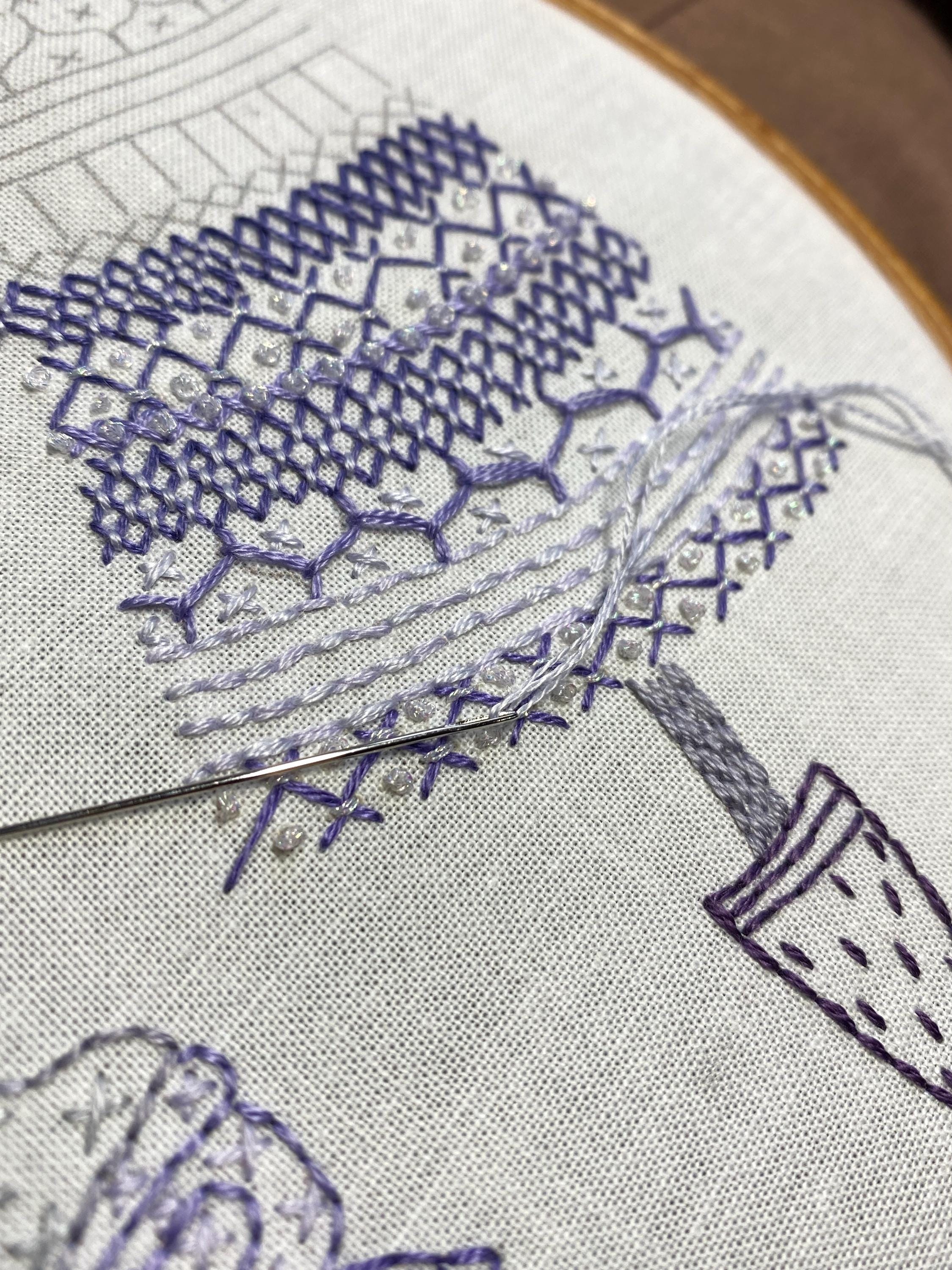 Putting up the Tree Hand Embroidery Pattern Pdf - Etsy