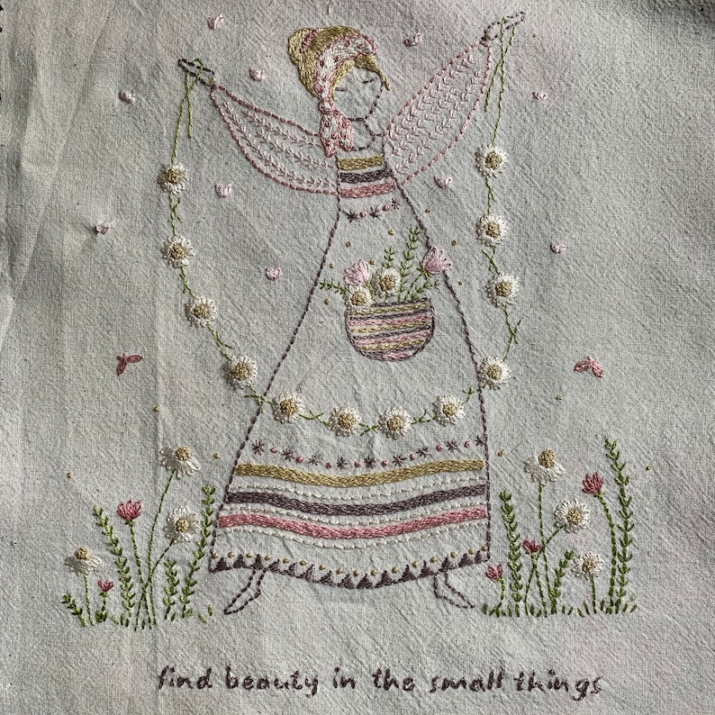 Find beauty lilipopo embroidery pattern PDF