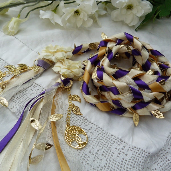Cordon de mariage à jeun en dentelle pourpre foncé, or et ivoire avec fleurs cousues à la main et arbres et feuilles en or