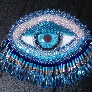 Broche « OEIL » en perles BLEU et ARGENT