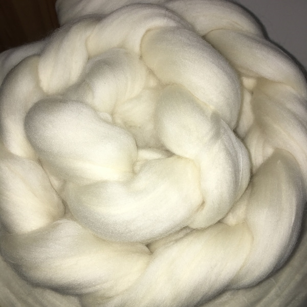 Promo code:WOOL15 RAMBOUILLET spend75    4 oz spinning combed top French merino wet felting, fiber arts next to skin soft