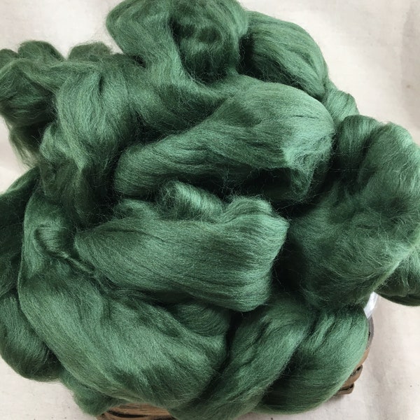 BOTTLE GREEN Merino wool Spend 75 enter Code: FREESHIP 4oz Merino green green weaving spinning felting wet felting  nuno felting  combed top