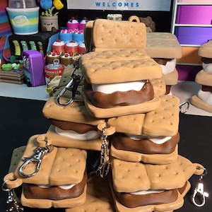 3D Printed S'mores Fidget Keychain – Stress Relief Toy, Desk Accessory
