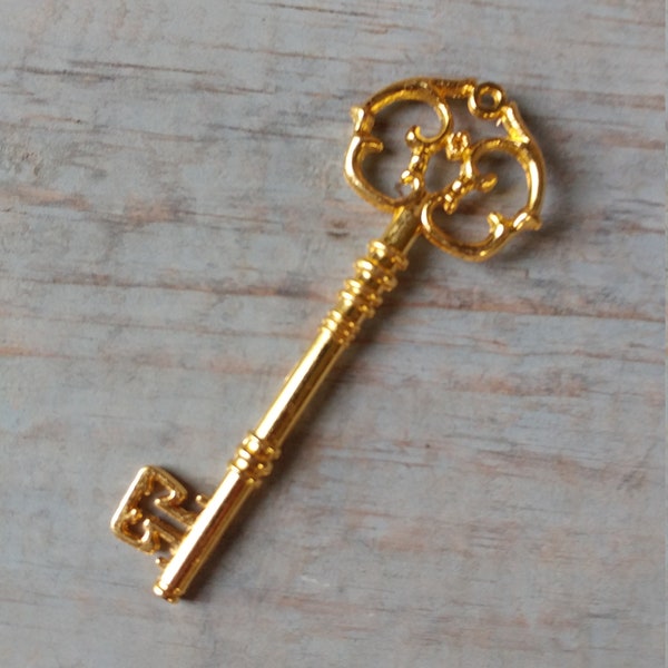 Large Skeleton Key 1 Shiny Gold Key Ornate Steampunk Vintage Look Victorian Style Wedding 3.25" Big Pendant Old Look