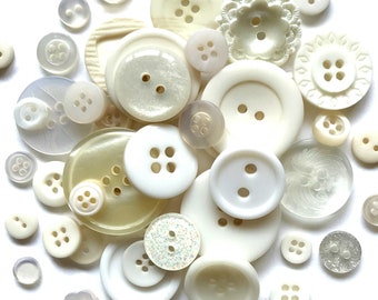 Red Buttons 100pcs Assorted Shades /& Sizes Bulk Lot Aussie Seller